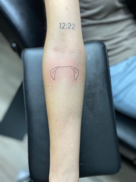 Dog Remembrance Tattoo In Memory Of, Tattoos In Memory Of Dogs, Tattoo Ideas Dog In Memory Of, Boxer Outline, Dog Memory Tattoo, Dog In Memory, Dog Outline Tattoo, Boxer Dog Tattoo, Dog Outline