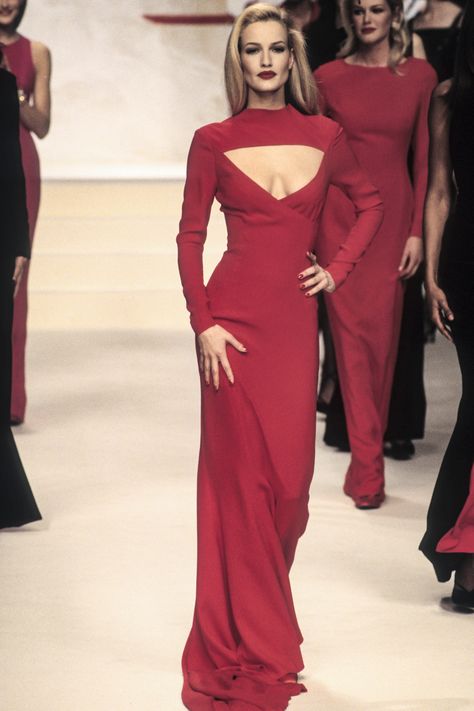 Celine F/W 1995 Karen Mulder, Models 90s, 90s Runway Fashion, Runway Fashion Couture, Vintage Runway, Claire Danes, Liv Tyler, 90s Fashion Outfits, Couture Runway