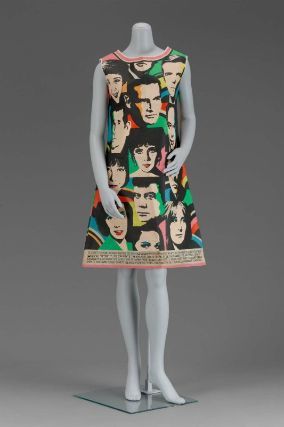 Printed in Warhol-style silkscreens of Hollywood actors' faces; actors' names and movie titles listed around hem of dress. Woman's "Hollywood" paper dress. American, 1968. Patti Hansen, Paper Dresses, Pop Art Fashion, 1960 Fashion, Paper Fashion, Lauren Hutton, Fashion 1960s, Paper Dress, Mod Fashion