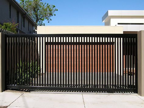 Automatic Gate Ideas, Modern Gates Driveway, New Gate Design, House Front Gate, Contemporary Gates, Steel Gates, Fence Wall Design, Modern Gate, Security Gates