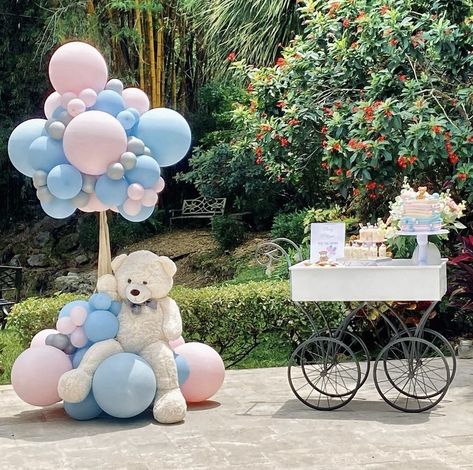 Birthday Ballon, Pink Balloon Garland, Teddy Bear Baby Shower Theme, Gender Reveal Decor, Gender Reveal Party Games, Bear Baby Shower Theme, Idee Babyshower, Gender Reveal Balloons, Gender Party