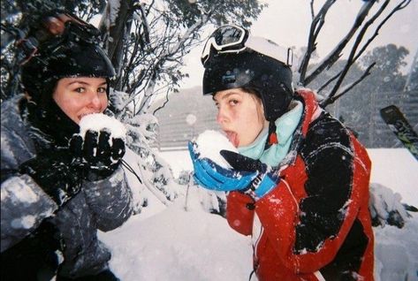 Mode Au Ski, Pic Inspiration, Snow Trip, Winter Inspo, 사진 촬영 포즈, I Love Winter, Ski Season, Mia 3, Snow Angels