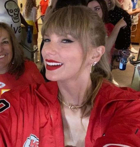 Travis Taylor, Miss Americana, Chiefs Game, Blonde Cat, Estilo Taylor Swift, Taylor Swift Funny, Long Live Taylor Swift, Live Taylor, Taylor Swift Fan