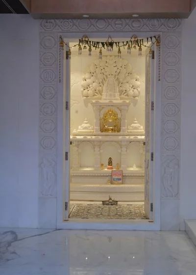 Home Temple Ideas Puja Room Hindus, Indian Pooja Room Designs, Ghar Designs, Temple Unit, Indian Pooja Room, Puja Room Design Indian, Home Temple Ideas Puja Room, Jain Mandir, Shrine Room