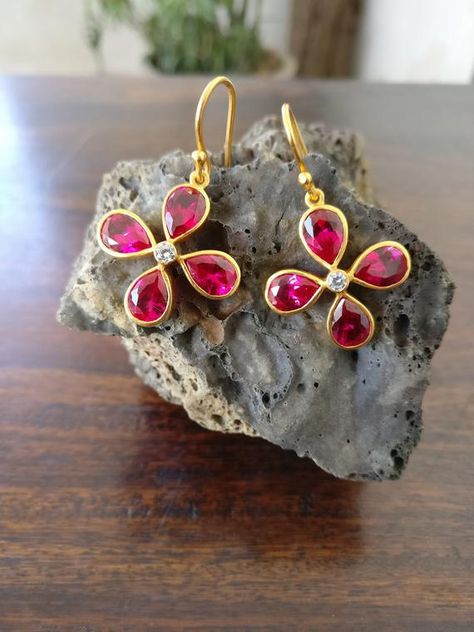 Necklaces Beautiful, Ruby Flower, Wholesale Necklaces, Long Pearl Necklaces, Flower Earring, Gold Jewelry Earrings, Pearl Jewelry Necklace, Gold Earrings Designs, Ruby Earrings