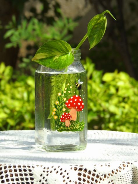 Mushroom Painting on Glass Jar🍄😍🥰 Painted Pickle Jars, Cute Jar Painting Ideas, Painted Jars Aesthetic, Cute Mushroom Painting, Glass Jar Painting, Mason Jar Painting, Painted Glass Jars, Bottle Paint, Painting Sheets