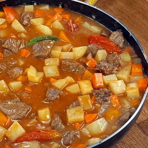 Super Cocina - Delicioso Estofado de Res, Fácil de Preparar y Práctico!! Beef Stew Easy, Delicious Beef Stew, Stew Easy, Tasty Beef Stew, Beef Stew, Sweet And Sour Pork, Popular Videos, Pot Roast, Food Dishes