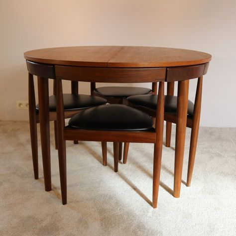 Brown Leather Sofa, Table Inspiration, Home Board, Conference Chairs, Leather Lounge Chair, Leather Lounge, Armchair Vintage, Conference Table, Apartment Living