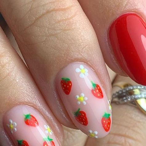 Strawberry Daisy Nails, Red Nails Strawberry, Cute Nails Strawberry, Short Nails Strawberry, Easy Strawberry Nails, Summer Strawberry Nails, Strawberry Design Nails, Strawberry Theme Nails, Straw Berry Nails