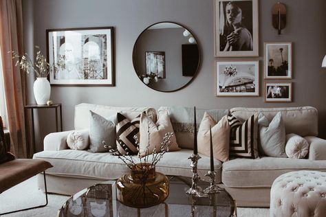 Round Mirror Living Room, Wall Mirror Ideas, Wall Mirror Decor Living Room, Wall Decor Living Room Modern, Wall Mirror Decor, Round Mirror Decor, Mirror Decor Living Room, Mirror Wall Living Room, Living Wall Decor