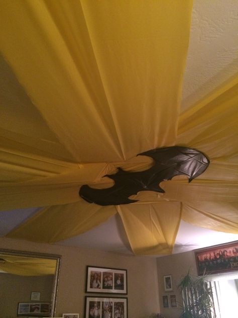 Batman party ceiling decoration plastic table cloths Lego Batman Decorations, Batman Birthday Party Invitations, Batman Party Ideas Decoration, Batman Halloween Decorations, Adult Batman Party, Batman Decorations Party, Batman Birthday Ideas, Superhero Halloween Party, Batman Party Ideas