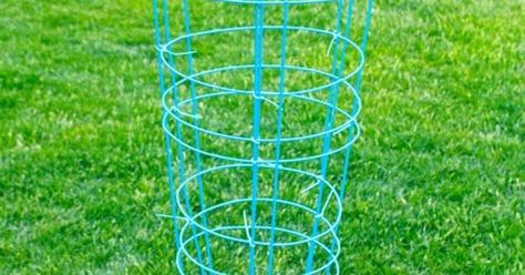 Trying to find a way to get your family outdoors for good summer memories here is a family game! Make a giant outdoor Kerplunk game from tomato cages! The objec… Outdoor Kerplunk, Kerplunk Game, Giant Outdoor Games, Outdoor Yard Games, Picnic Games, Good Summer, Outdoor Game, Tomato Cages, Childhood Games