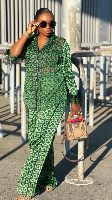 Adire Silk And Chiffon Styles, Silk Two Piece Outfit Pants, Silk Two Piece Outfit, Chiffon Styles, Two Piece Outfits Pants, Silk Two Piece, Nigerian Lace Styles, Modest Dresses Fashion, Chic Dress Classy