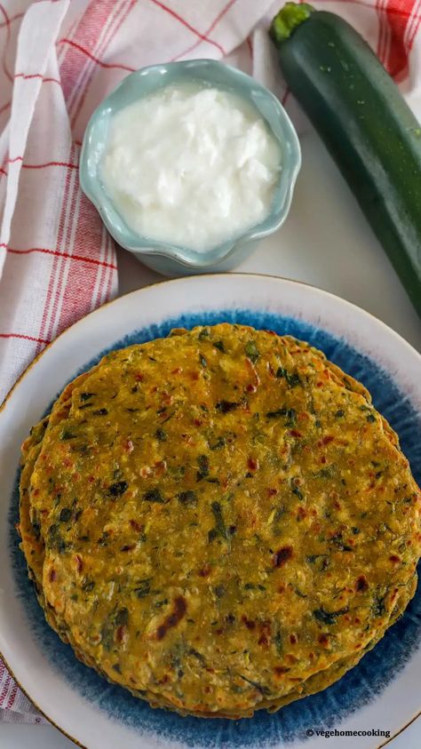 Zucchini Paratha / Healthy Vegetable Paratha – Vege home cooking Zucchini Recipes Indian, Foodie Recipes Healthy, Cheese Paratha, Zucchini Cheese, Indian Diet, Healthy Vegetable, Shredded Zucchini, Dried Mangoes, Flatbread Recipes