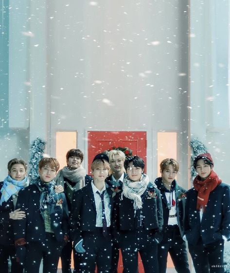 Skz Christmas Wallpaper Ot8, Stray Kids Merry Christmas, Skz Christmas Icons, Stray Kids Winter, Skz Christmas, Stray Kids Christmas, Kpop Christmas, Winter App, Winter Wallpaper