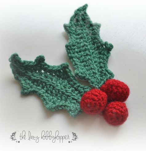 Last year I shared my  Christmas Tree pattern  with you which was a huge success. For this Christmas it's going to be a beautiful wrea... Christmas Crochet Ideas, Crochet Christmas Wreath, Crochet Wreath, Amigurumi Minta, Crochet Xmas, Crochet Christmas Trees, Crochet Christmas Decorations, Crochet Leaves, Crochet Ornaments