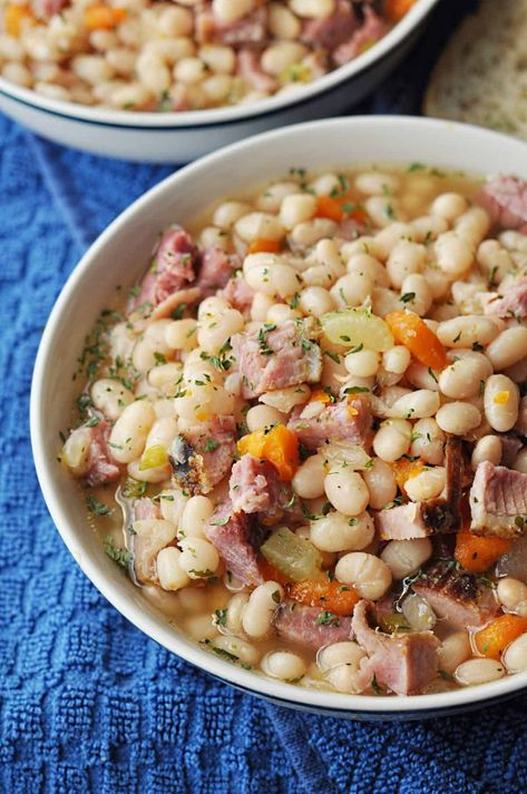 This ham and bean crockpot soup is perfect for using up leftover ham from Christmas, Easter, or any occasion. The best crockpot bean soup you'll ever need! Old Fashioned Ham, Crockpot Ham And Beans, Ham And Bean, Beans In Crockpot, Crockpot Soup, Crockpot Ham, Slow Cooker Ham, Leftover Ham Recipes, Ham Soup