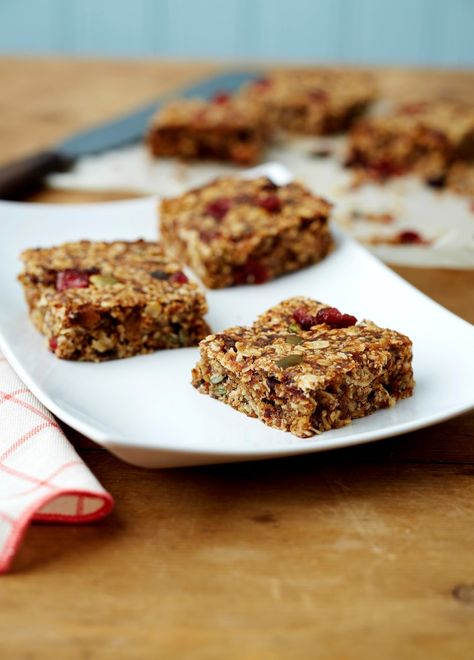 Gluten Free Super Fruity Flapjack: G/F Sweet Treats.Are you looking for gluten-free treat recipe?Gluten Free Super Fruity Flapjack anyone?These fruity fla Fruity Flapjacks, Gluten Free Treats Recipes, Flapjacks Recipe, Slow Roast Pork, Dairy Free Bread, Flapjack Recipe, Slow Roast Lamb, Recipe Gluten Free, Bark Recipe