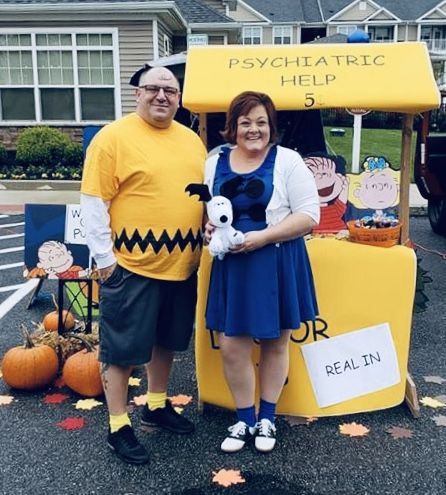 The great Pumpkin Trunk Or Treat: Charlie Brown and Lucy Charlie Brown Trunk Or Treat, Pumpkin Trunk Or Treat, Charlie Brown And Lucy, Fall Festival Activities, Festival Activities, Parade Ideas, Halloween Office, Charlie Brown Halloween, The Great Pumpkin