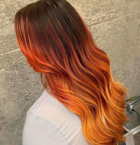 Spice up Your Summer Look With These Copper Hair Colors Copper Hair Dark Roots, Bright Copper Hair, Hair Dark Roots, Copper Hair Dark, Hair Plopping, Sunny Season, Bright Copper, Copper Hair Color, Beautiful Hair Color