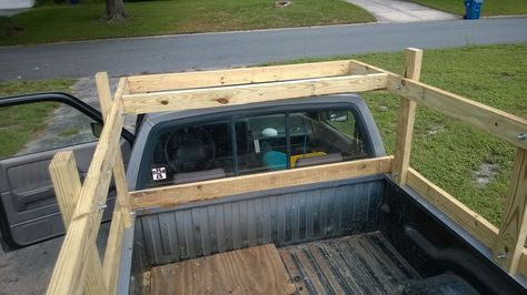 Do you want to add more room to your truck bed and be able to haul more in it, but you don't want to spend hundreds of dollars on steel contractor rails? Then this could be the perfect solution, and one that has been used for a LONG time by truck owners who like to build thing for themselves. Wood Truck Bedding, Boat Rack, Small Truck Camper, Truck Bed Trailer, Truck Upgrades, Diy Truck Bedding, Canoe Rack, Truck Bed Organization, Bed Organizer