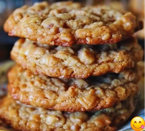 If you’re looking for a healthier alternative to satisfy your sweet cravings, look no further! These Healthy Cookies are made with simple, wholesome ingredients and are free of both refined sugars and flour. Despite being made with just a few ingredients, these cookies are packed with flavor, texture, and sweetness, making them a perfect treat […] Banana Oat Cookies, Quick Baking, Flourless Cookies, Best Banana Pudding, No Flour Cookies, Healthy Cookie Recipes, Oat Cookies, Beach Friends, Food Club