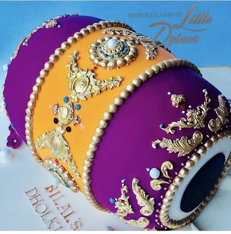 Mehendi Cake, Dholki Cake, Pakistani Mehndi Decor, Dholki Decor, Mehndi Cake, Wedding Decorations Pink, Wedding Card Decorations, Wedding Cakes Floral, Floral Decor Ideas