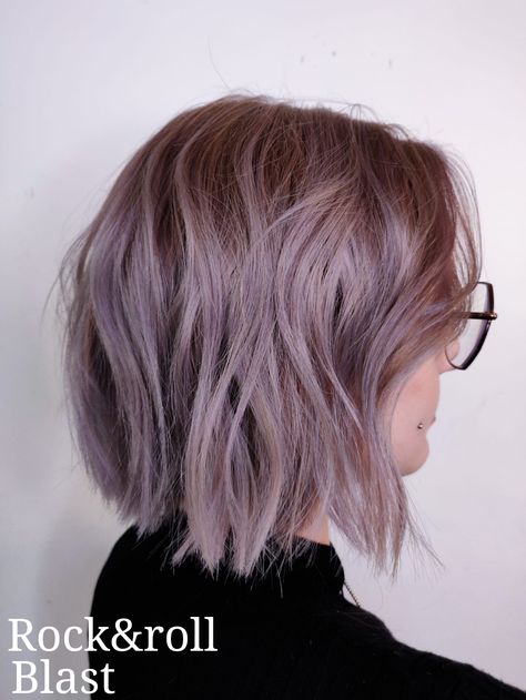 Short Mauve Hair, Lavender Shag Hair, Lavender Bob Hair, Light Purple Short Hair, Lilac Short Hair, Lavender Hair Short, Muted Purple Hair, Short Lilac Hair, Pastel Balayage