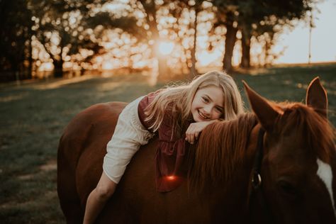 #photography #mommyandme #minime #sunset #mommyandmesession #photoshoot #motherdaughterphotoshoot #mommyandmeideas #photographyinspiration #inspiration #fashion Visit www.maktographymk.com for more information horse photo shoot Horse Photo Shoot, Horse Photoshoot, Mother Daughter Photoshoot, Sunset Photoshoot, Horse Photo, Family Pics, Inspiration Fashion, Horse Photos, Horse Photography