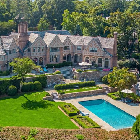 Lavish Tudor estate on the grounds of the Westchester Country Club seeks $8M | 6sqft New York House, House With Pool, House Pool, Tudor Style Homes, English Tudor, House Luxury, Architecture Model Making, Tudor House, Tudor Style