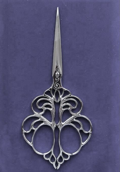 Vintage Scissors Aesthetic, Gothic Trinkets, Gothic Objects, Gothic Scissors, Magpie Nest, Life Drawing Reference, Vintage Scissors, Art Nouveau Earring, Pretty Knives