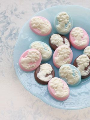 How To Make Chocolate Cameos - Chocolate Cameo Craft Cameo Cookies, Cakepops, How To Make Chocolate, Marie Antoinette, Let Them Eat Cake, High Tea, Cute Food, Eat Cake, Cake Pops