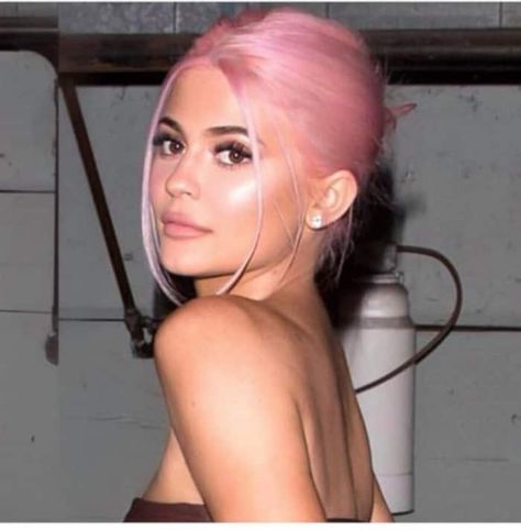 Kylie Jenner King Kylie, Kylie Jenner Pink Hair, Pastel Pink Hair Dye, Kylie Hair, Love Pastel, Pink Blonde Hair, Pink Hair Dye, Arctic Fox Hair Color, Pastel Pink Hair