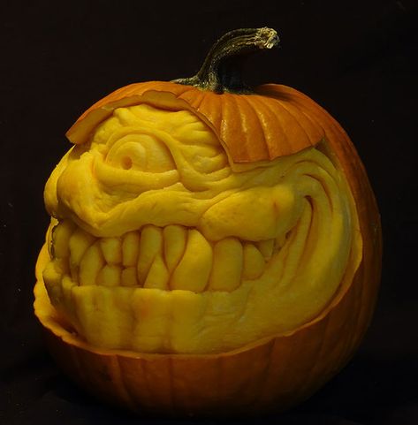 This Guy Makes The Scariest Pumpkin Carvings Ever | Bored Panda 3d Pumpkin Carving, Pumpkin Sculpting, Awesome Pumpkin Carvings, Pumpkin Carver, Pumkin Carving, Pumpkin Carving Contest, Creepy Pumpkin, Amazing Pumpkin Carving, Scary Pumpkin Carving