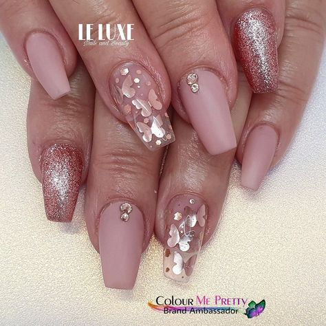 Rose gold Trendy Nails Rose Gold, Rose Gold Glitter Nails Acrylic, Pink Ombre Nails Glitter, Gold Nails Acrylic, Gold Homecoming Nails, Gold Toe Nails, Rose Gold Nails Acrylic, Rose Nail Design, Rose Gold Nails Glitter