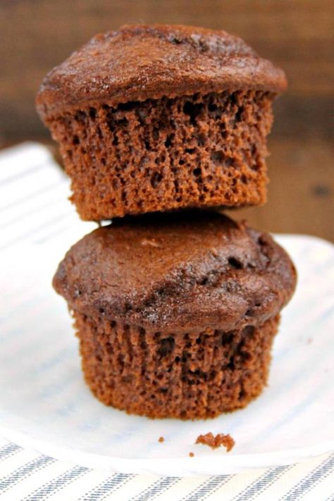 3 Ingredient Weight Watchers Peanut Butter Chocolate Muffins – BEST WW Recipe – Breakfast - Dessert – Treat – Snack with Smart Points Ww Muffins Cake Mixes, Ww Sugar Free Cake Mix Recipes, Weight Watchers Chocolate Muffins, Ww Oatmeal, Peanut Butter Chocolate Muffins, Cool Diet Recipes, Muffin Meals, Weight Watchers Brownies, Chocolate Peanut Butter Muffins