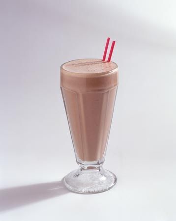 Chocolate Soda, Low Fat Ice Cream, Sugar Free Chocolate Syrup, Sugar Free Pudding, Soda Recipe, Chocolate Shake, Chocolate Milkshake, Afternoon Snack, Soda Fountain