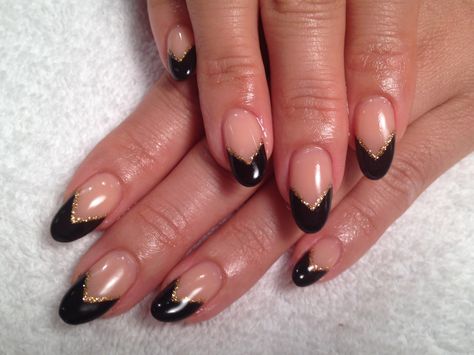 Black French Tip Gold Line, Black French Tips With Gold Line, Black French Tip With Gold Line, Black And Gold French Tip Nails, V French Tip Nails, Manicure With Gold, French Gel Manicure, Ongles Gel French, Gold French Tip