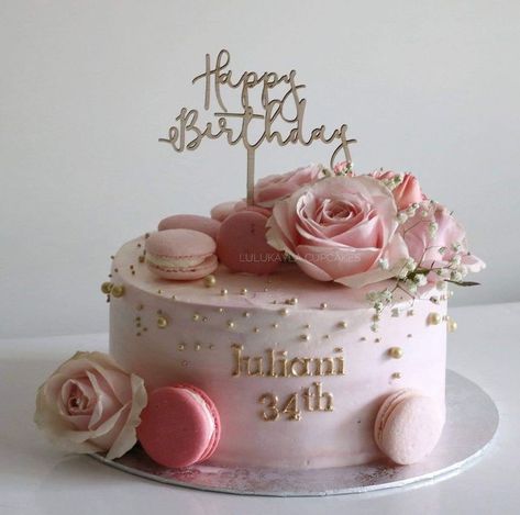 Rose Flower Birthday Cake, Flower Macaron Cake, Cake With Roses On Top, Macaron Cake Decoration, Rose Flower Cake, Rose Birthday Cake, Cake For Mom, Rose Cake Design, Flower Buttercream