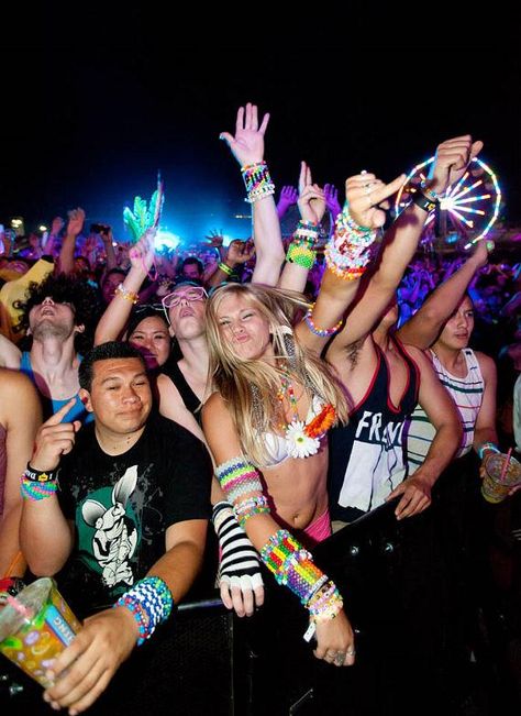 wild EDC Burning Men, A State Of Trance, Rave Girls, Edm Rave, Electric Daisy Carnival, Rave Girl, Festival Gear, Trance Music, Rave Party