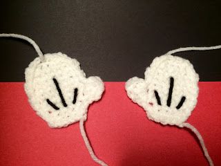 The Crocheting Mom: FREE Mickey Mouse Glove Applique Crochet Pattern!!... Mickey Mouse Gloves, Crochet Mickey Mouse, Mickey Mouse Crafts, Crochet Puff Flower, Crochet Appliques, Crochet Gloves Pattern, Halloween Baskets, Crochet Disney, Crochet Amigurumi Free Patterns