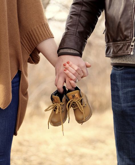 Pregnancy Announcement Shoes, Pregnancy Reveal Photoshoot, Pregnancy Announcement Photography, Couple Maternity Poses, Baby Hiking, Pregnancy Announcement Photoshoot, Maternity Photography Poses Outdoors, Valentines Baby, Baby Announcement Photoshoot