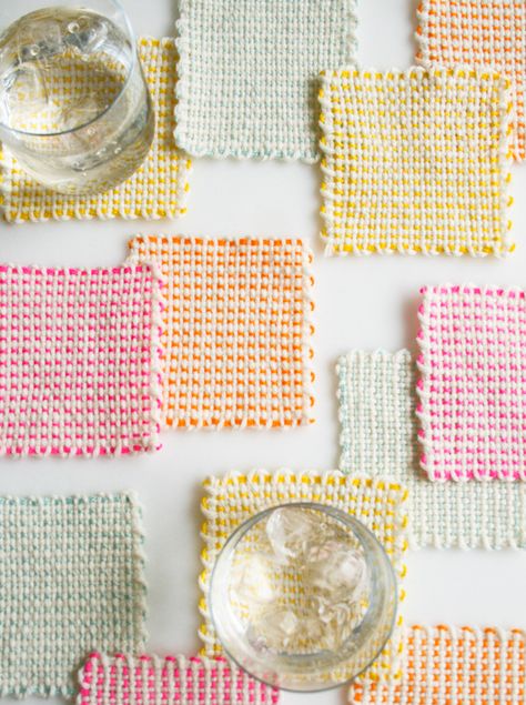 Whit's Knits: Pin Loom Coasters Loom Coasters, Bee Knitting, Pin Weaving, Pin Loom, Potholder Loom, Diy Tricot, Purl Bee, Embroidery Crafts, Crochet Sewing