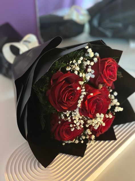 Red Roses Flower Bouquet, Red Flowers Bouquet Gift, Red Rose Bouquet Aesthetic, Rose Flower Bouquet Gift, Roses Bouquet Aesthetic, Aesthetic Rose Bouquet, Rose Bouquet Aesthetic, Red Rose Flower Bouquet, Bouquet Of Flowers Aesthetic