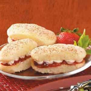 Special Ladyfinger Dessert Recipe | Taste of Home Recipes Lady Fingers Dessert, Lady Fingers Recipe, Easy Dessert Bars, Finger Desserts, Chilled Desserts, Italian Recipes Dessert, Vegetarian Bake, Baking Cocoa, Pretty Dessert