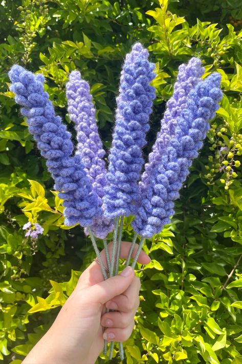 These Lavender are the perfect gift! Each flower is 100% hand made by me and made to order so will be dispatched in 3-5 business days! These are the best alternative for fresh flowers as they are beautiful and can be put on display for years, making them the perfect thoughtful gift. Each Lavender measure approximately 30cm, however, the stem is made of wire so can be bent to any size required. I also have Roses, Tulips and Daisies available on my shop!! Crochet Lavender Bouquet, Bouquet Cute, Tulips And Daisies, Crochet Lavender, Free Crochet Sweater, Pattern Crochet Blanket, Crochet Gift Ideas, Lavender Bouquet, Crocheting Patterns