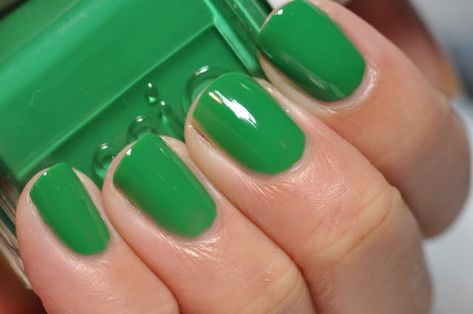 Shamrock Green Nails, Kelly Green Nail Polish, Kelly Green Nail Ideas, Grass Green Nails, Kelly Green Nails, Bright Green Nails, Coffin Art, Pretty Edgy, Nails Grunge