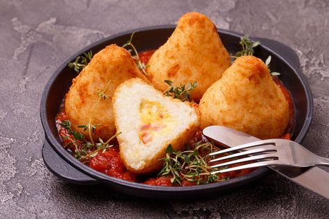 Arancini di Riso with Marinara Sauce | Tuscany Now & More Italian Rice Balls, Risotto Balls, Italian Rice, Tuscan Recipes, Best Italian Recipes, Canning Tomatoes, Rice Balls, Marinara Sauce, Slice Of Bread