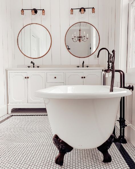 White Farmhouse Bathroom, Black And White Bathroom Design, Freestanding Tubs, Freestanding Tub Faucet, White Bathroom Designs, Vintage Tub, Riverside House, Console Sinks, Modern Classic Style