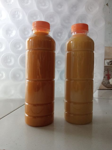 Rasakan manfaat alami dari jamu kunyit asam yang menyegarkan dan menyehatkan! Dibuat dengan bahan-bahan pilihan jamu kunyit asam kami membantu meningkatkan daya tahan tubuh dan menjaga kesehatan pencernaan. Segarkan hari Anda dengan minuman tradisional yang kaya manfaat ini! 🌿✨ #JamuKunyitAsam #SehatAlami #TradisiNusantara Kunyit Asam